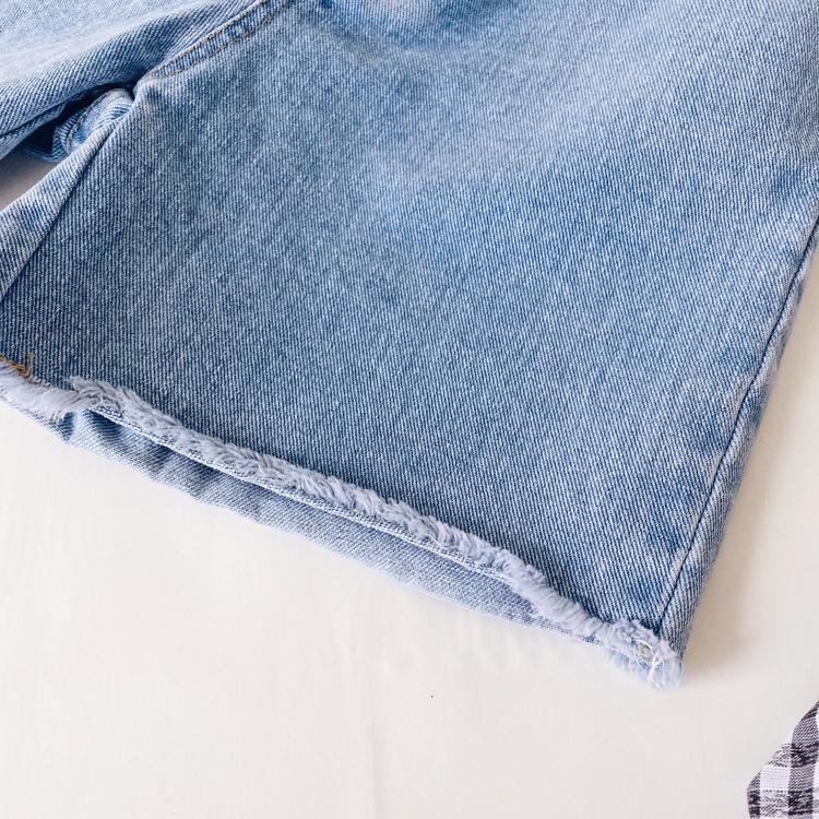 Quần short jean mickey dễ thương cho bé