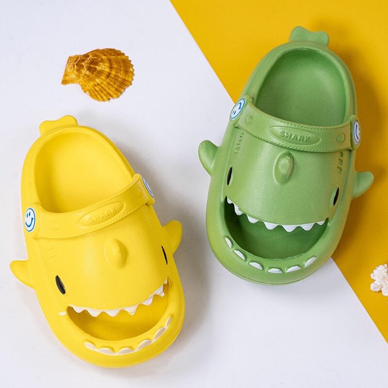 Dép sục cá baby shark đủ màu siêu nhẹ cho bé 1-4 tuổi