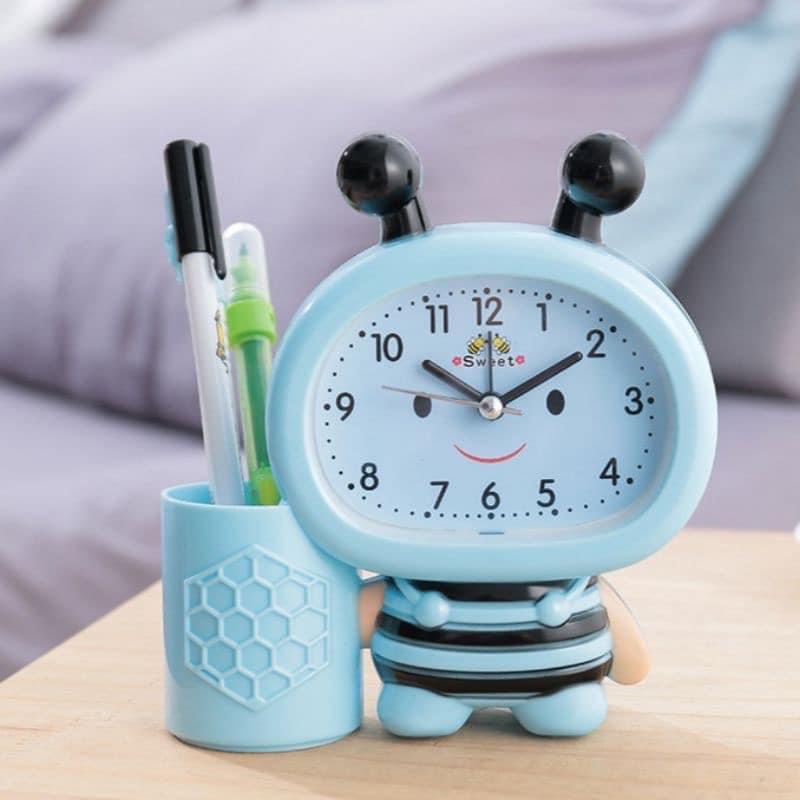 ĐỒNG HỒ BÁO THỨC CON ONG KÈM ỐNG ĐỰNG BÚT CHO BÉ
