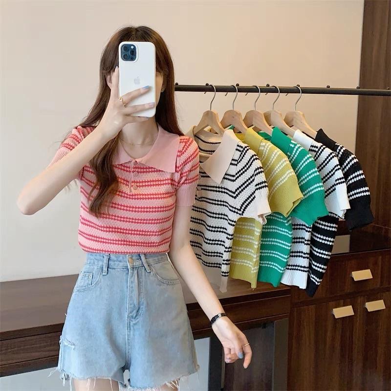 Áo len nữ Montoghi dệt kim Quảng Châu cổ phối nút họa tiết SỌC NGANG GỢN SÓNG thanh lịch và xinh xắn
