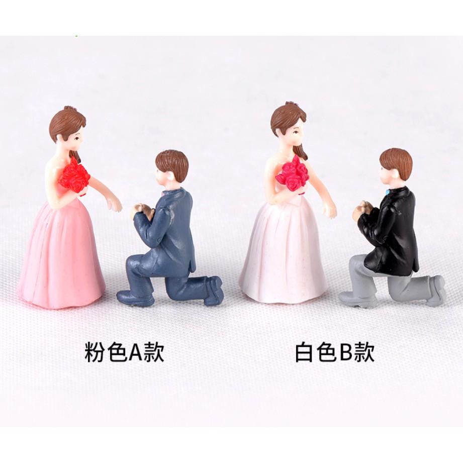 Mô hình đôi nam nữ trong lễ cầu hôn cho các bạn DIY làm trang trí tiểu cảnh, bánh cưới, tiệc đính hôn