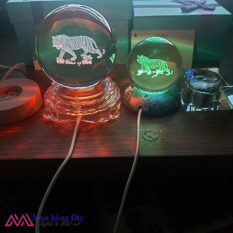 Bộ Quà Tặng Quả Cầu Pha Lê 3D larser LED 12 Con Giáp Tuổi Dậu (tặng đế đèn + hộp quà)