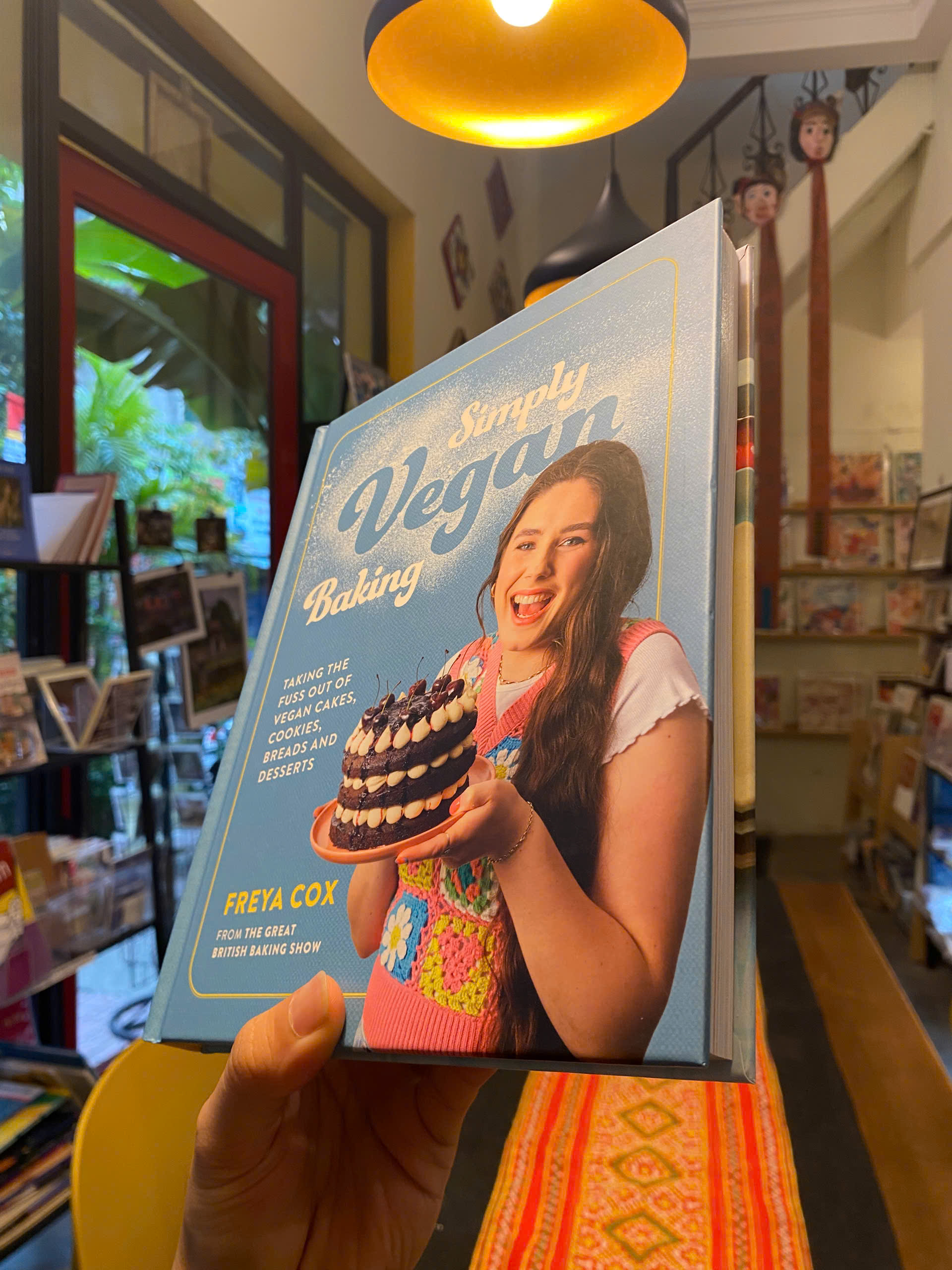 Sách - Simply Vegan Baking Taking the Fuss Out of Vegan Cakes, Cookies, Breads, and Desserts by Freya Cox