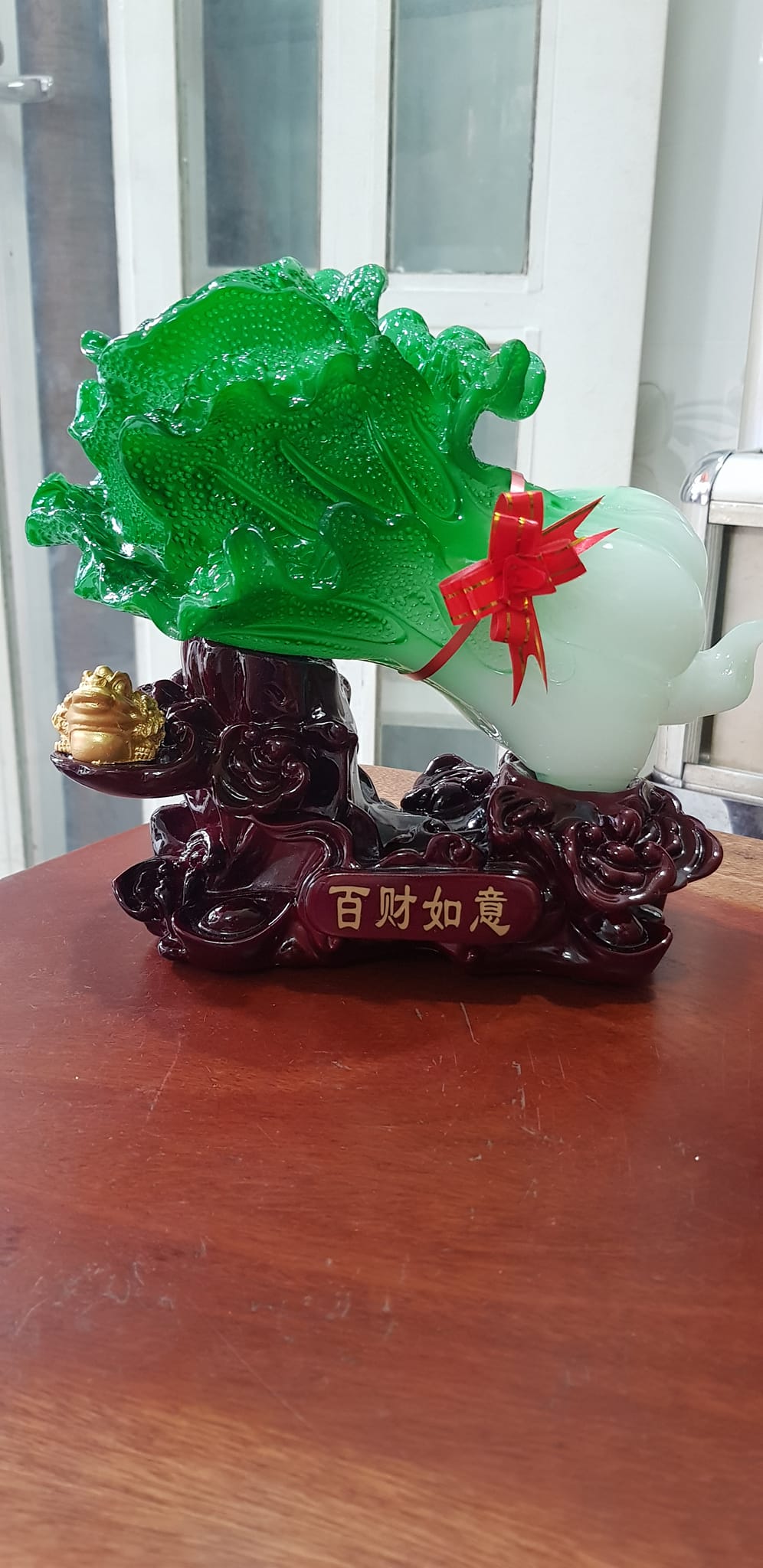 Tượng Bắp Cải Cóc Vàng Phong Thuỷ Tài Lộc đế gỗ thỏi vàng Size trung Ngang 25cm x Cao 21cm x Sâu 11cm Công dụng trưng bắp cải tượng trưng cho của cải cóc giữ ngậm tiền trưng bàn làm việc, nhà, công ty, quà biếu tặng ý nghĩa ạ