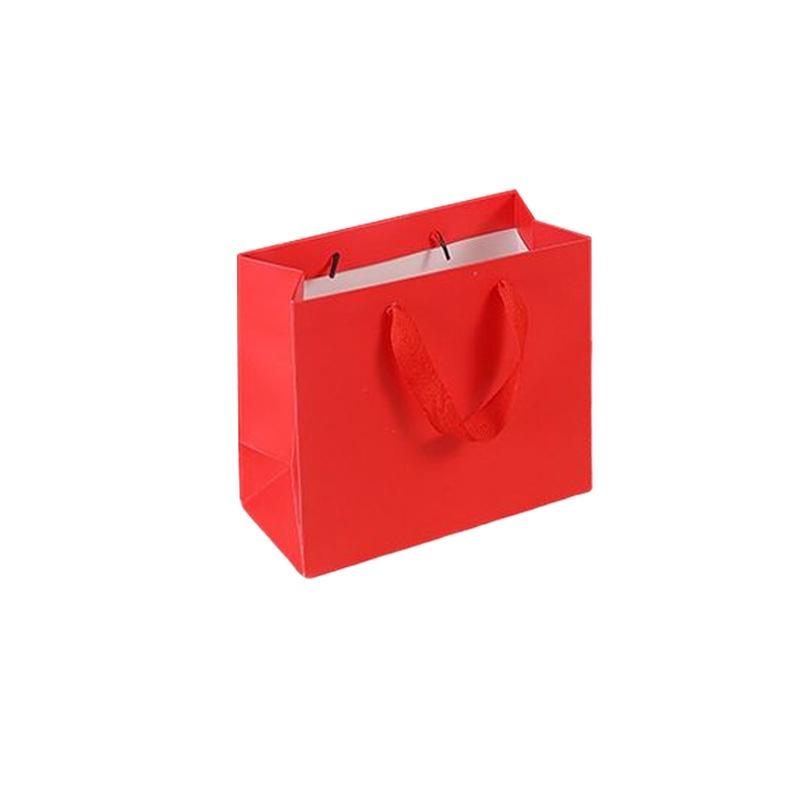 Túi giấy đựng quà kraft quai vải màu đỏ thích hợp đựng qua ngày lễ tết