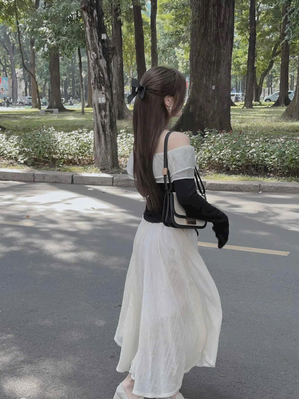 ĐẦM HOA XOÈ TAY DÀI CỘT DÂY EO ĐÍNH CƯỜM MÀU Y HÌNH