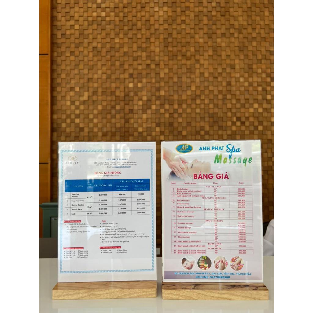 Menu mica A4(21x29,7cm) đế gỗ tự nhiên cho nhà hàng, văn phòng, doanh nghiệp.