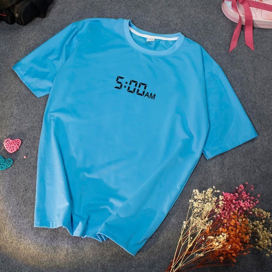 Áo Thun Nữ Tay Lỡ Màu Xanh Rêu In Số 5h Sáng AM Áo Phông Nữ Đẹp Local Brand DLX