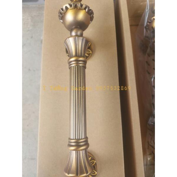 Tay nắm cửa gỗ phong cách cổ điển