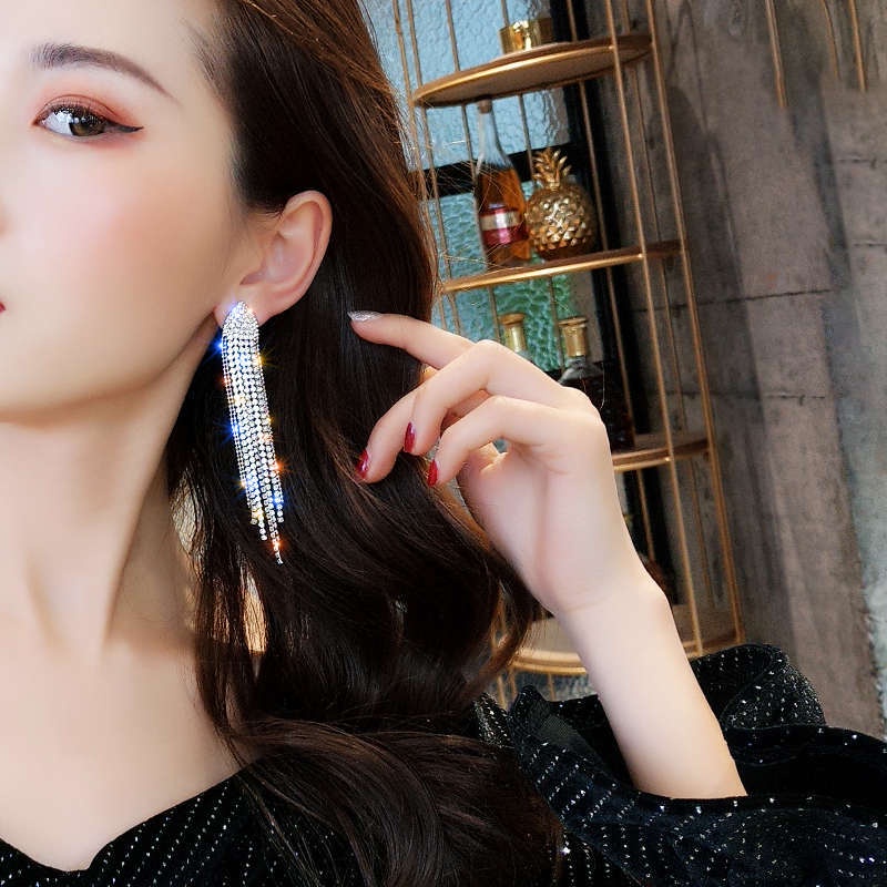 Bông Tai đi tiệc Mạ Bạc 925 Dáng Dài Đính Đá Pha Lê Phối Tua Rua Thời Trang BHBT492