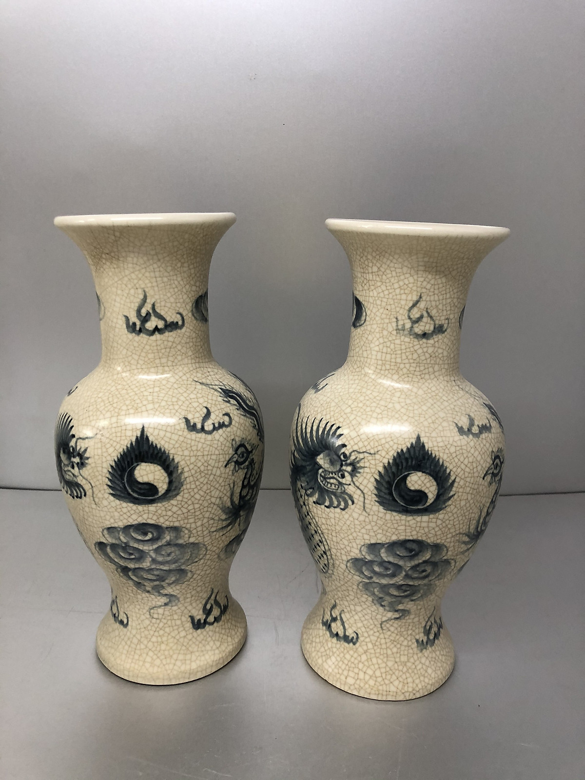 Đôi Lọ hoa men rạn vẽ rồng phượng, mẫu lọ đùi dế