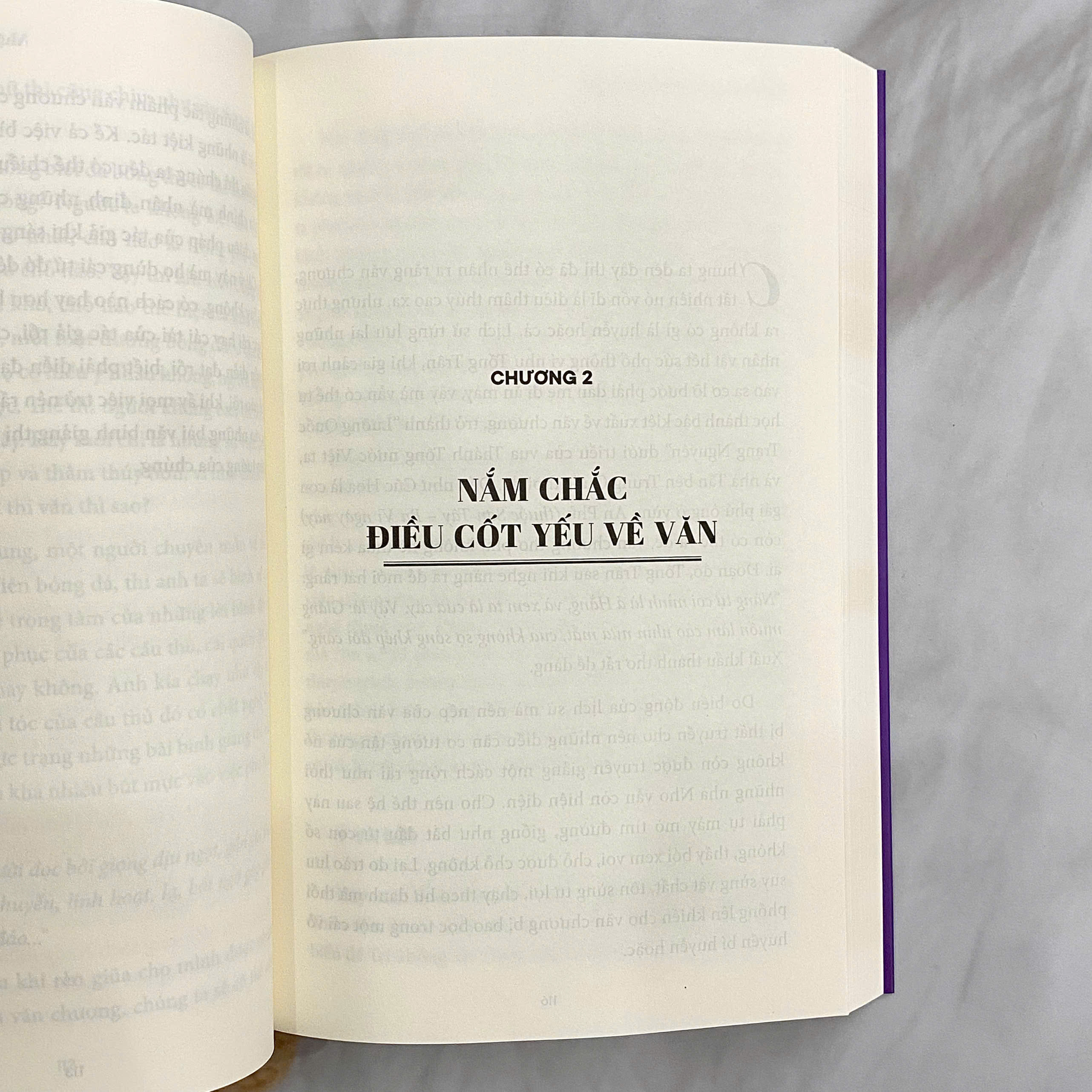 Sách - Con nhà văn (Cầm bút)