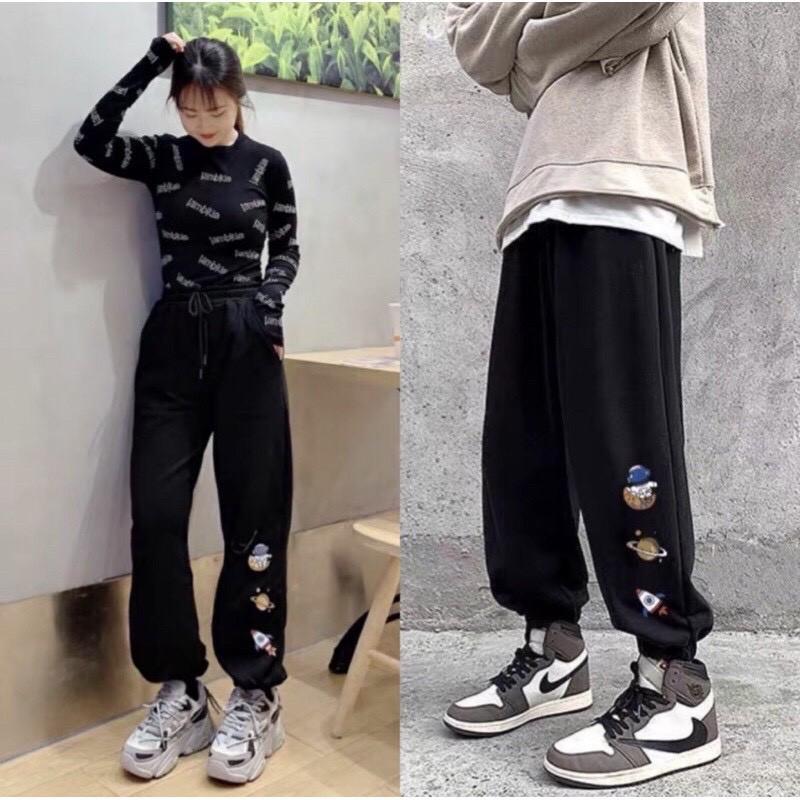 Quần Jogger Ống Suông Chất Nỉ Da Cá Hoạ tiết Gobi Ulzzang Unisex Nam Nữ, Quần Jogger Ống Suông Chất Nỉ Da Cá Hoạ tiết Gobi Ulzzang Unisex Nam Nữ ( 2 màu : Đen , Trắng )