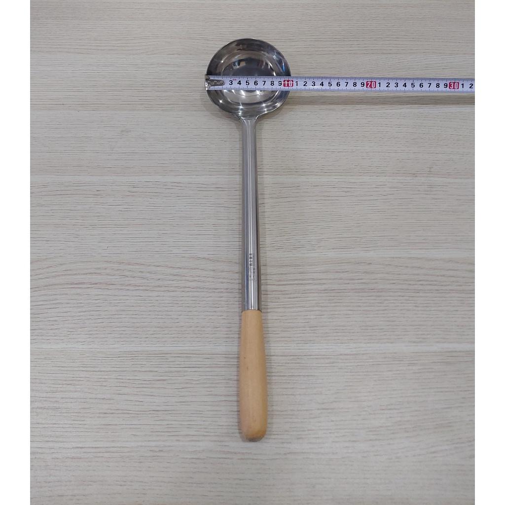 Vá xào inox cán gỗ nhiều size