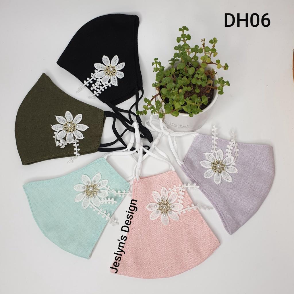 Khẩu trang linen trơn đính hoa cúc trắng ngọc trai nhân tạo 2 lớp thoáng khí DH2