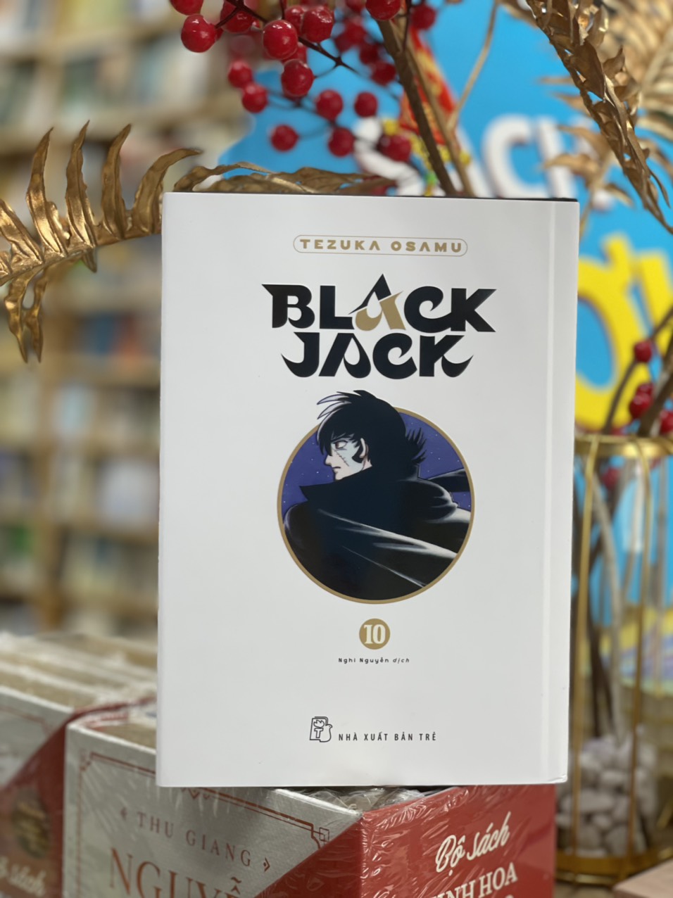 Black Jack 10 tặng kẹm boxset đựng 10 tập đầu - NXB TRẺ