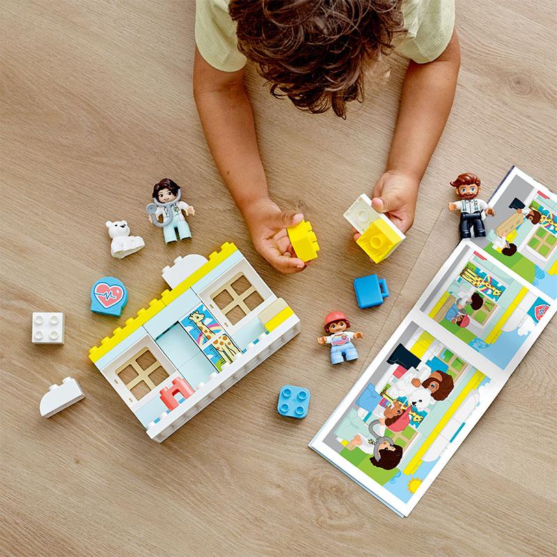 Đồ Chơi LEGO Duplo Phòng Khám Bác Sĩ 10968
