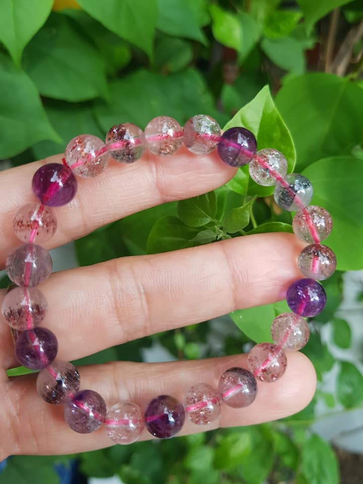 Vòng Tay phong thủy đẹp đá Super Seven thiên nhiên Vòng Vip size 8mm màu tím đậm trắng bóng trong đẹp lắm ạ