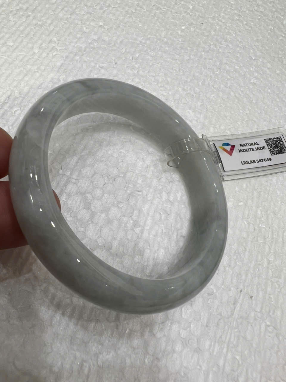 Vòng Cẩm Thạch Tự Nhiên Bản Hẹ Type A Ni 55mm Cao 12mm Dầy 8mm Kiểm Định Liulab 547649 Màu Trắng Bông Bông bóng sang đẹp xinh xắn các Chị mệnh Kim mệnh Thủy 53kg - 58kg đeo tay sang sịn ạ