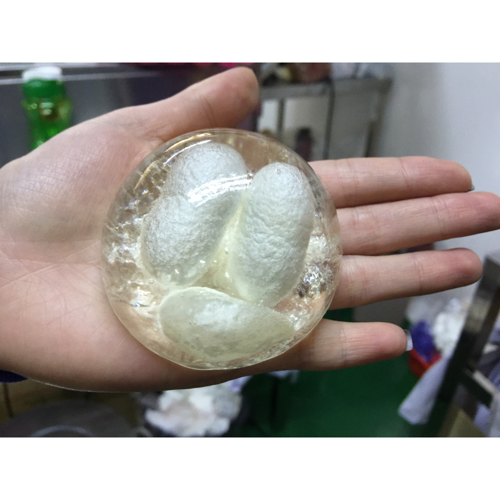 Xà bông Amino kén tơ tằm Tha Von , khôi phục và kích thích tế bào sản sinh collagen, elastin giúp da không bị chảy xệ, phòng lão hóa, mịn màng, trắng trẻo, da đàn hồi tốt hơn