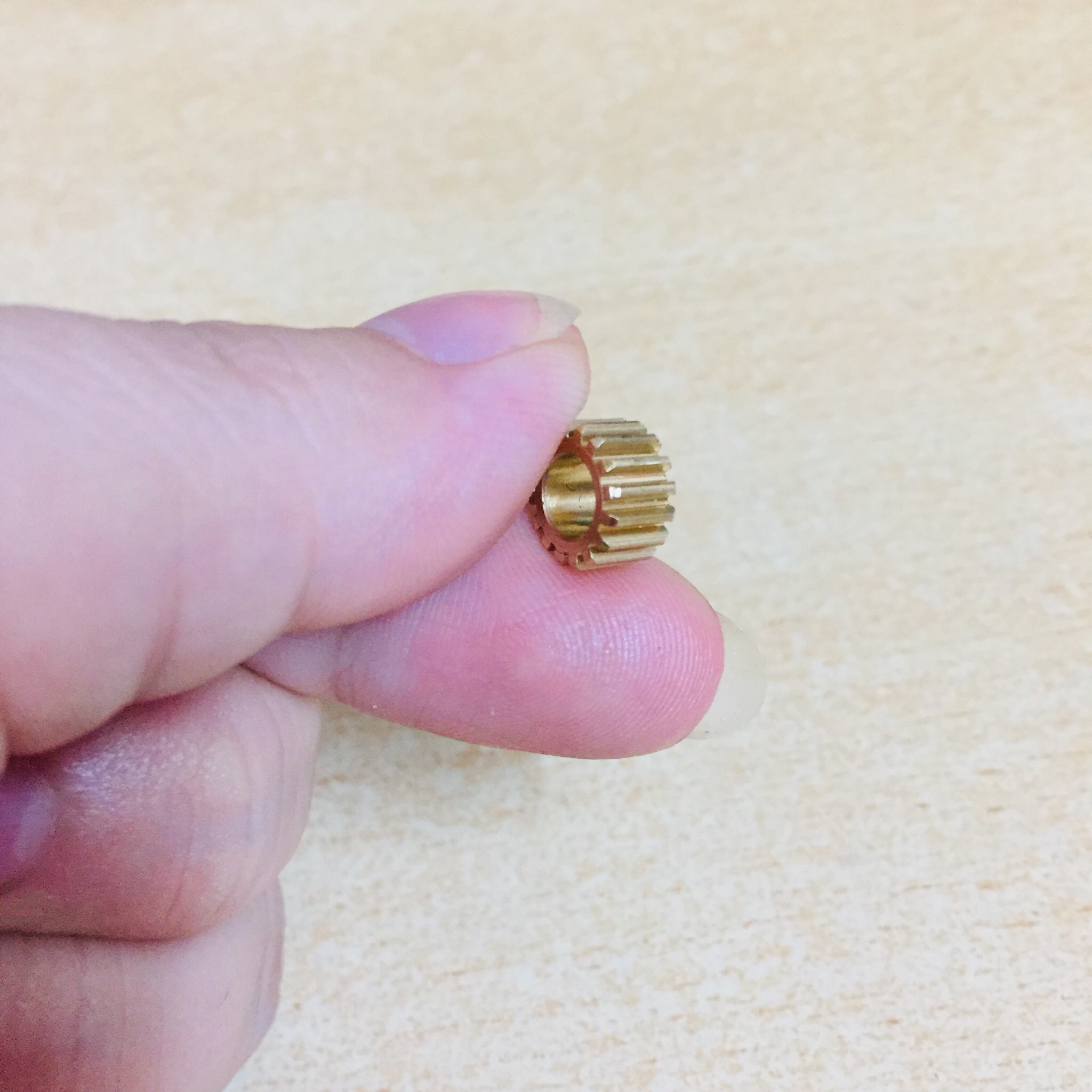 Bánh răng đồng 16 răng lỗ trục 5mm dùng để nối trục động cơ