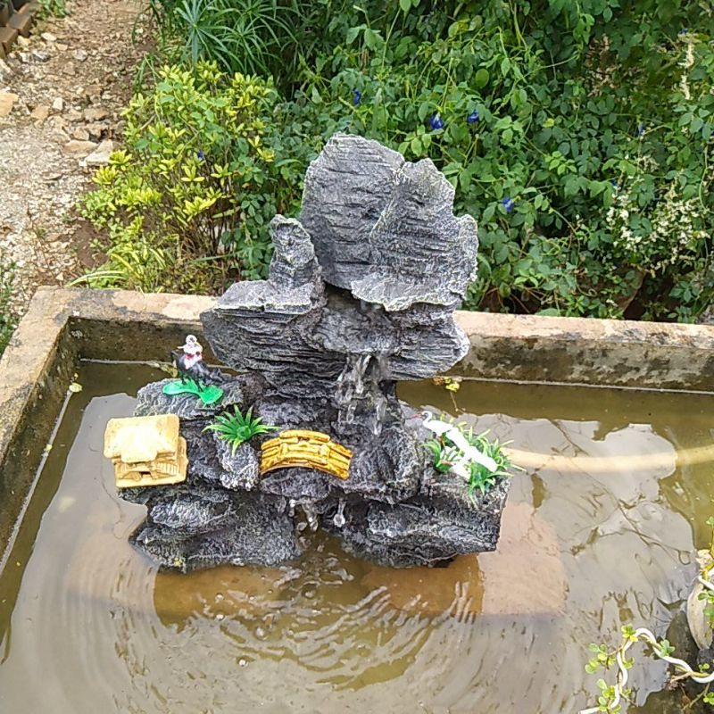 Hòn non bộ có thác nước