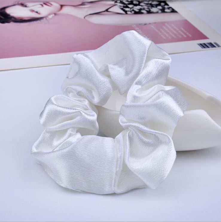 Combo 2 Dây Chun Buộc Tóc Scrunchies Vải Lụa Xinh Xắn (màu ngẫu nhiên)