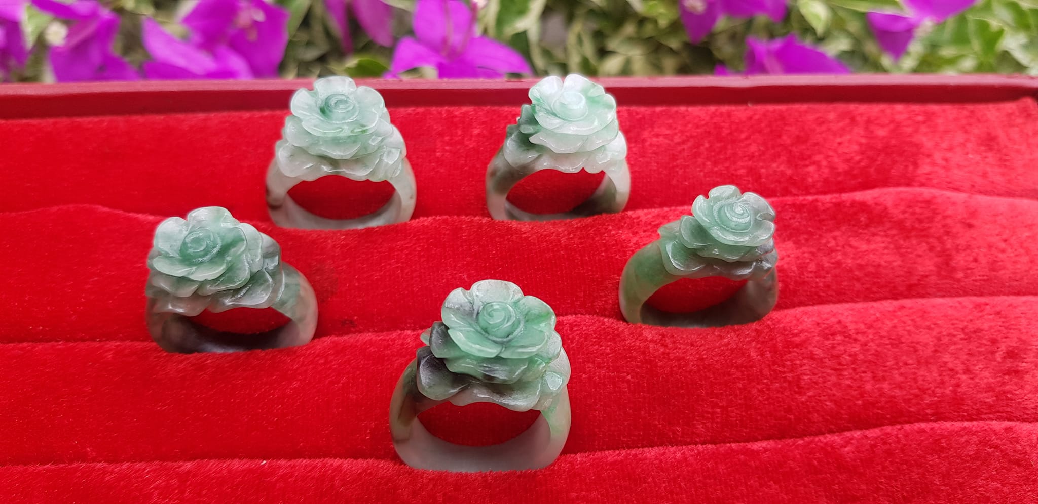 Nhẫn Nữ mới chạm Bông Hồng Nổi đá cẩm thạch tự nhiên Nhẫn màu Xanh trắng rất đẹp Ni 18mm đeo tay xinh lắm ạ