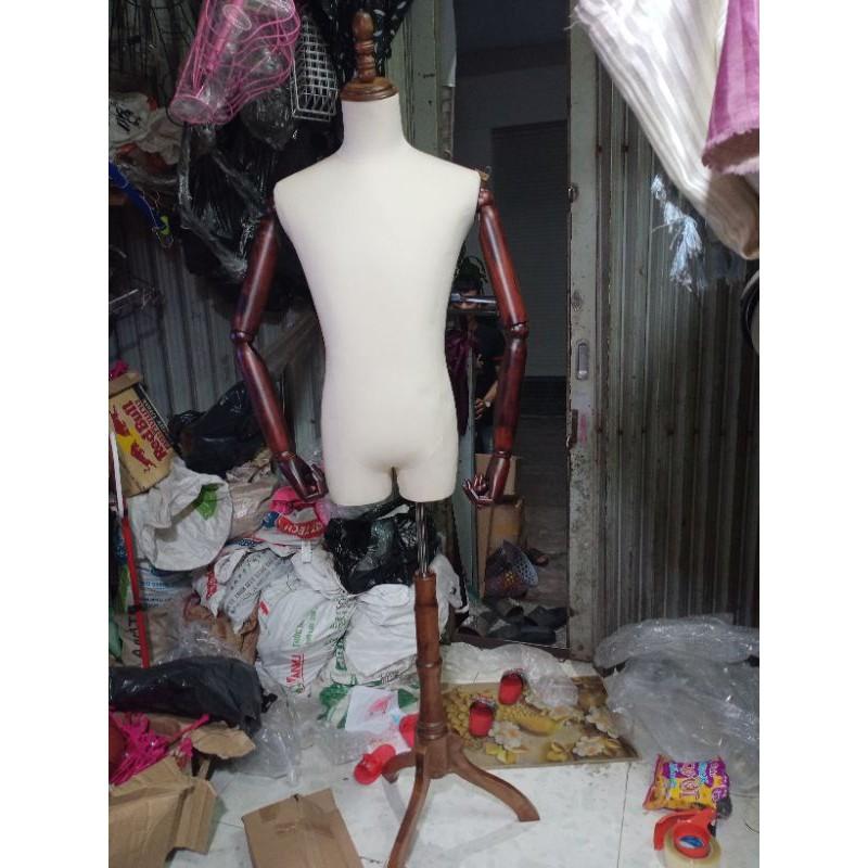 Manocanh nam tay gỗ