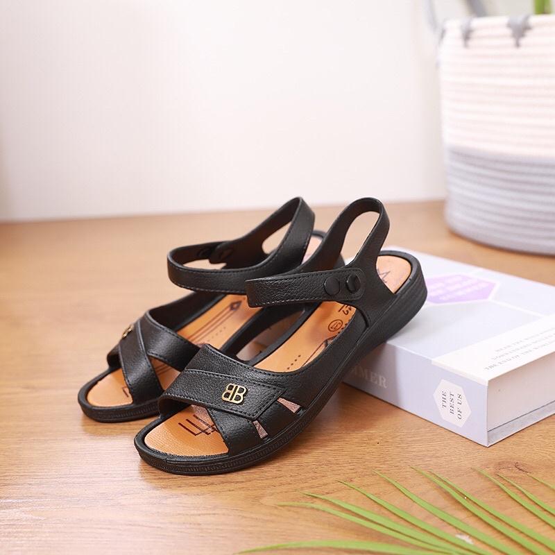 Giày trung niên nữ cho bà cho mẹ dép quai hậu nữ sandal siêu êm chân, xăng đan đế bằng