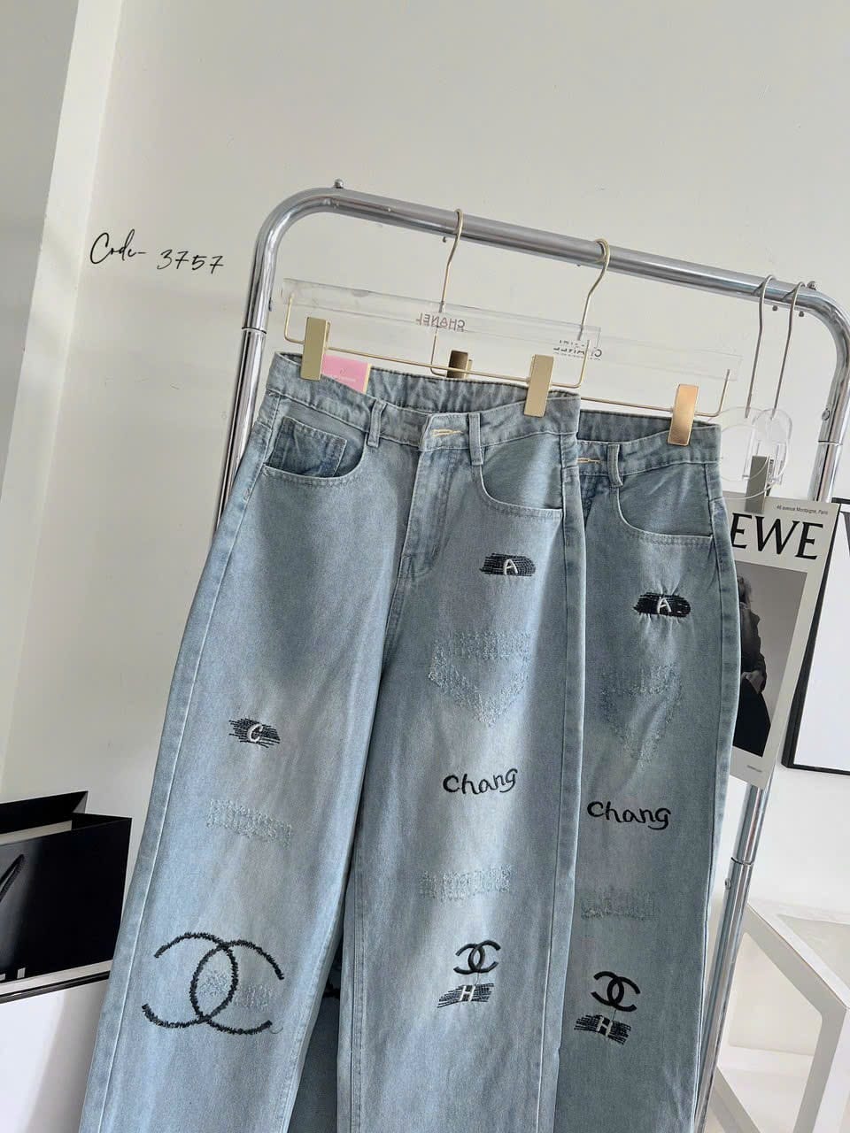 Quần baggy jean nữ ống suông lưng cao thêu họa tiết