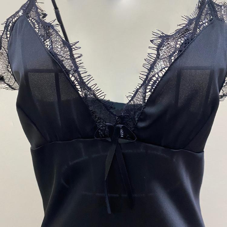 Váy ngủ lụa satin phối ren xẻ
