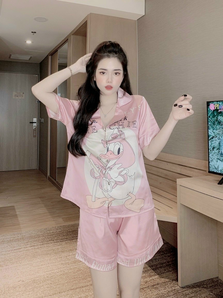 Bộ Pijama đùi, vải latin mềm mướt, ít nhăn nhàu.