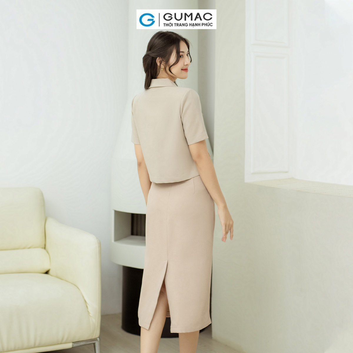 Blazer cổ bẻ V GUMAC AD08043