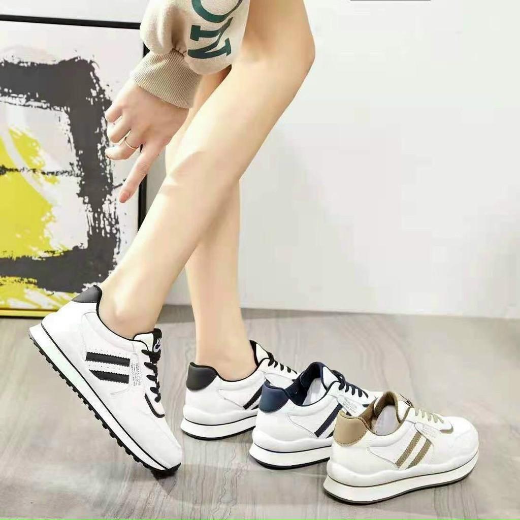 Giày Thể Thao Nữ Chạy Bộ Trắng Phản Quang phối 2 Sọc kẻ Siêu Nhẹ Kiểu Dáng Nhẹ Nhàng, Êm Chân