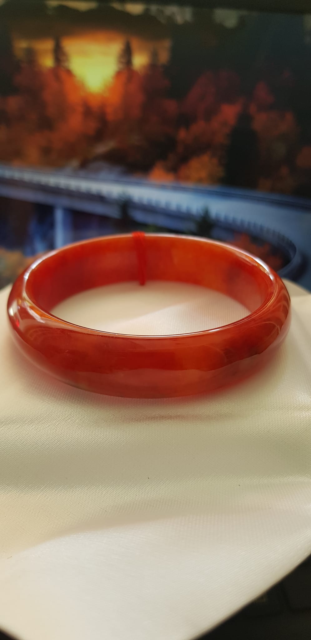 Vòng tay phong thuỷ Đá Cẩm Thạch mới Bản Hẹ Đỏ 58mm x cao 15mm x dầy 7mm Vòng màu đỏ cam tươi bóng đẹp chuẩn hợp nữ mệnh hỏa mệnh thổ Nữ nặng 56kg - 66kg đeo đẹp ạ