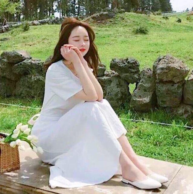 Đầm maxi trắng tay loe