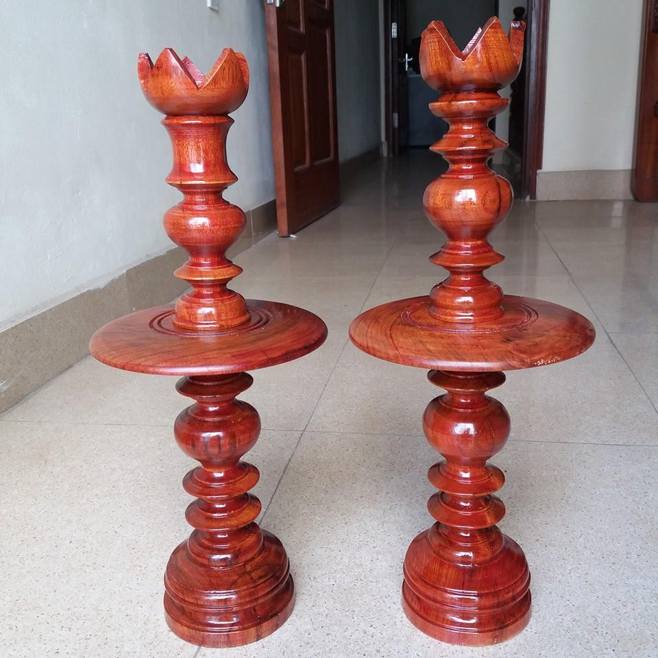 Đèn thờ gỗ gụ kích thước cao 50cmx20cmx20cm