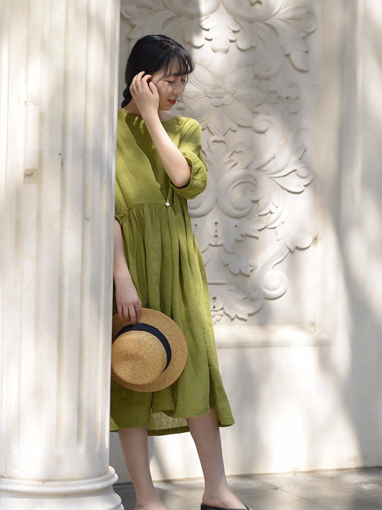 Đầm linen dáng suông tay lỡ, form rộng dáng dài có cúc sau thời trang ARCTIC HUNTER
