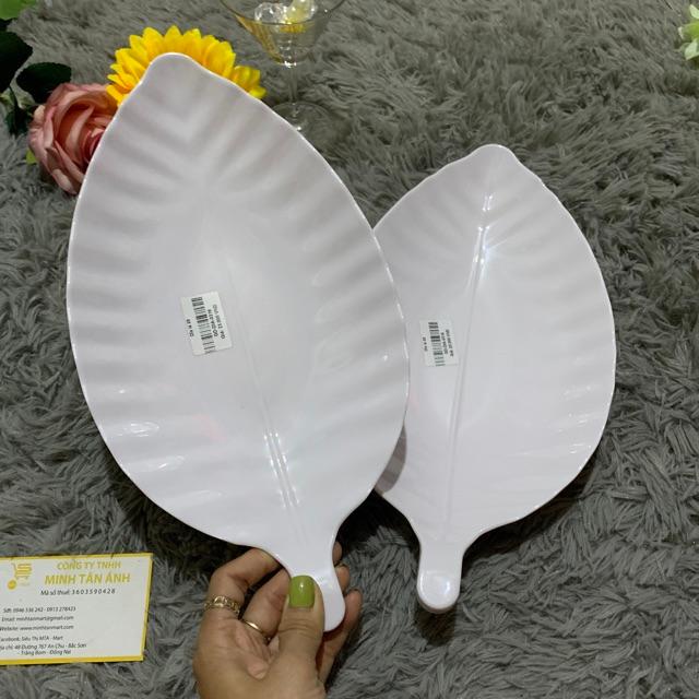 Dĩa nhựa chiếc lá trắng 28