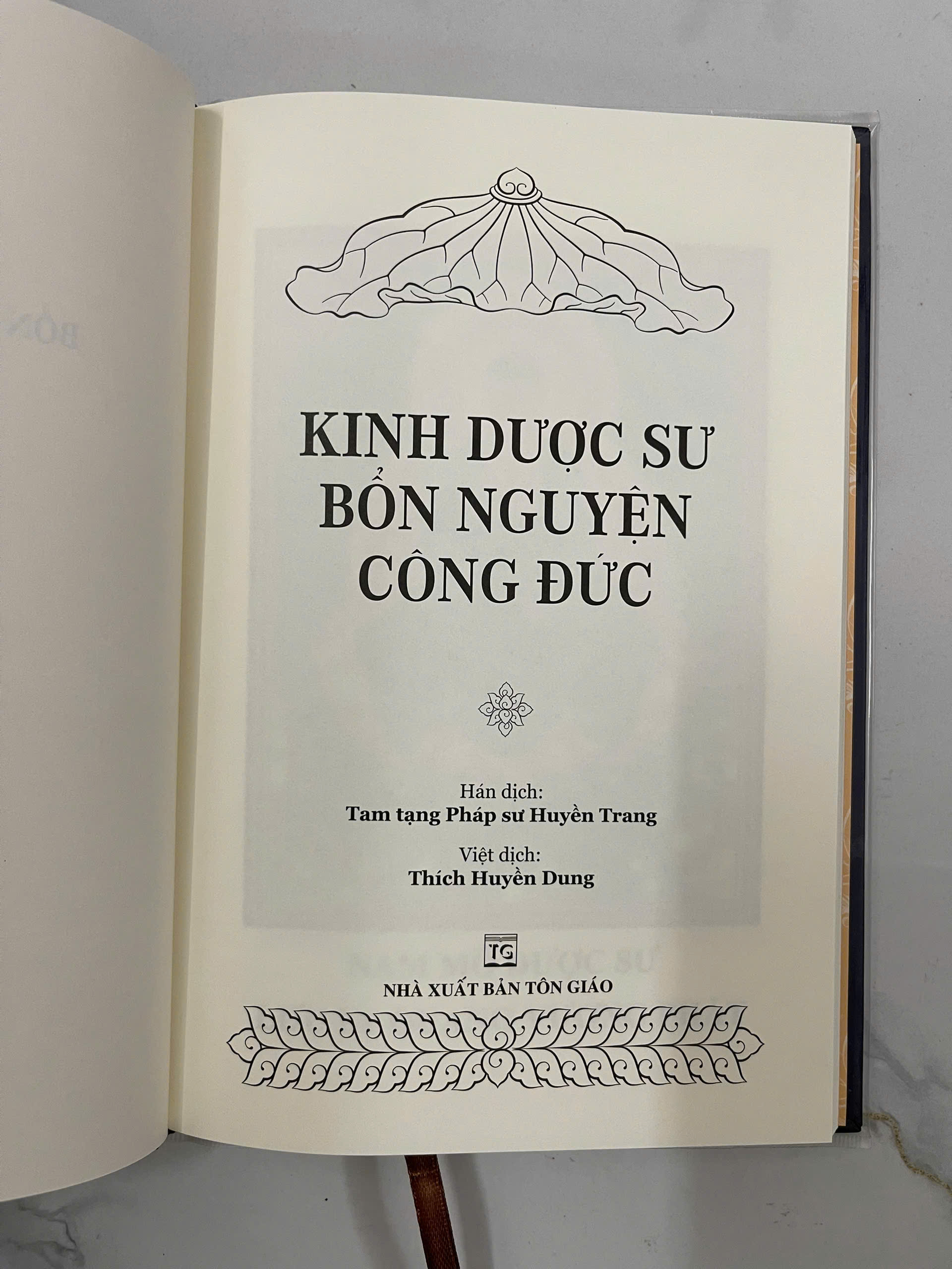 Sách - Kinh Dược Sư Bổn Nguyện Công Đức (Nghĩa, giấy vàng xin đẹp - Bìa cứng tặng kèm bao sách khổ 15.5x23)