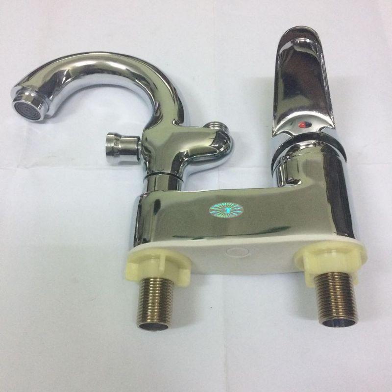 [FREESHIP] Vòi chậu rửa mặt kiêm vòi hoa sen TOTO nóng lạnh dùng chậu 3 lỗ (Vòi liền sen) bảo hành 5 năm