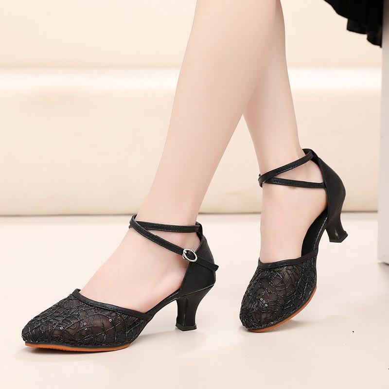 Phụ nữ giày cao cấp cao cấp Giày khiêu vũ Latin Giày khiêu vũ Phụ nữ Tango Salsa Tap Giày nhảy Latin cho Ladies Black Latin Color: out Flower Black Shoe Size: 39