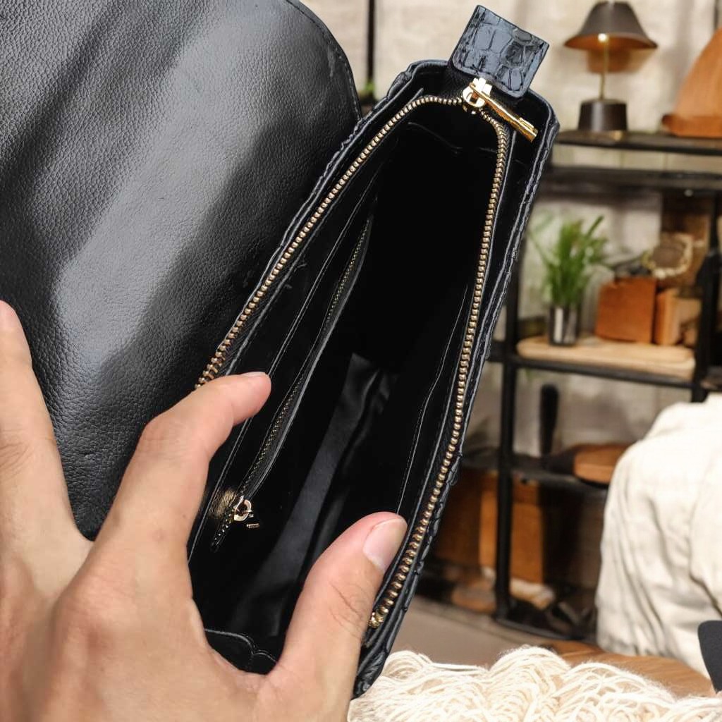 Túi đeo chéo nam. Gù gai cá sấu Đen quý phái!