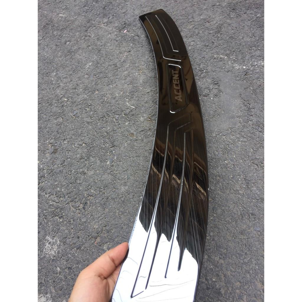 Chống trầy cốp ngoài xe Accent 2018-2019 2020- mẫu titan