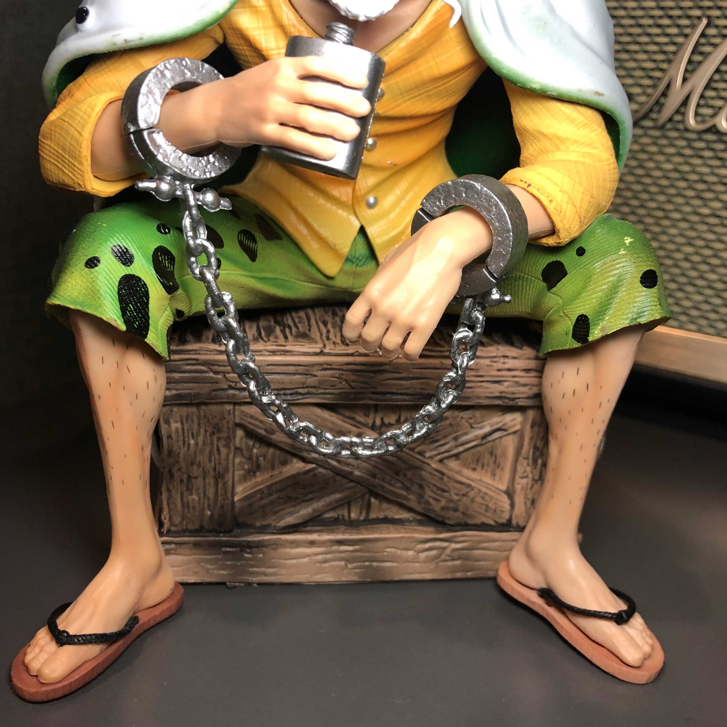 Mô hình Silver Rayleigh ngồi 15 cm - One Piece