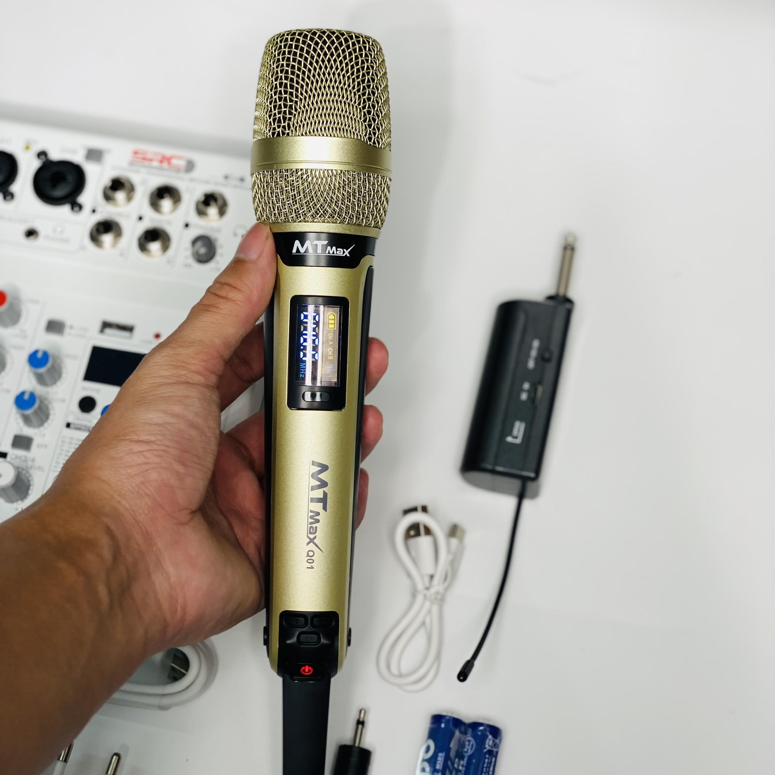 Combo Mixer Thu Âm Livestream Karaoke Mixer E4 và Micro Q01 Chính Hãng Giá Tốt -  Bảo Hành 12 Tháng Hàng Chính Hãng