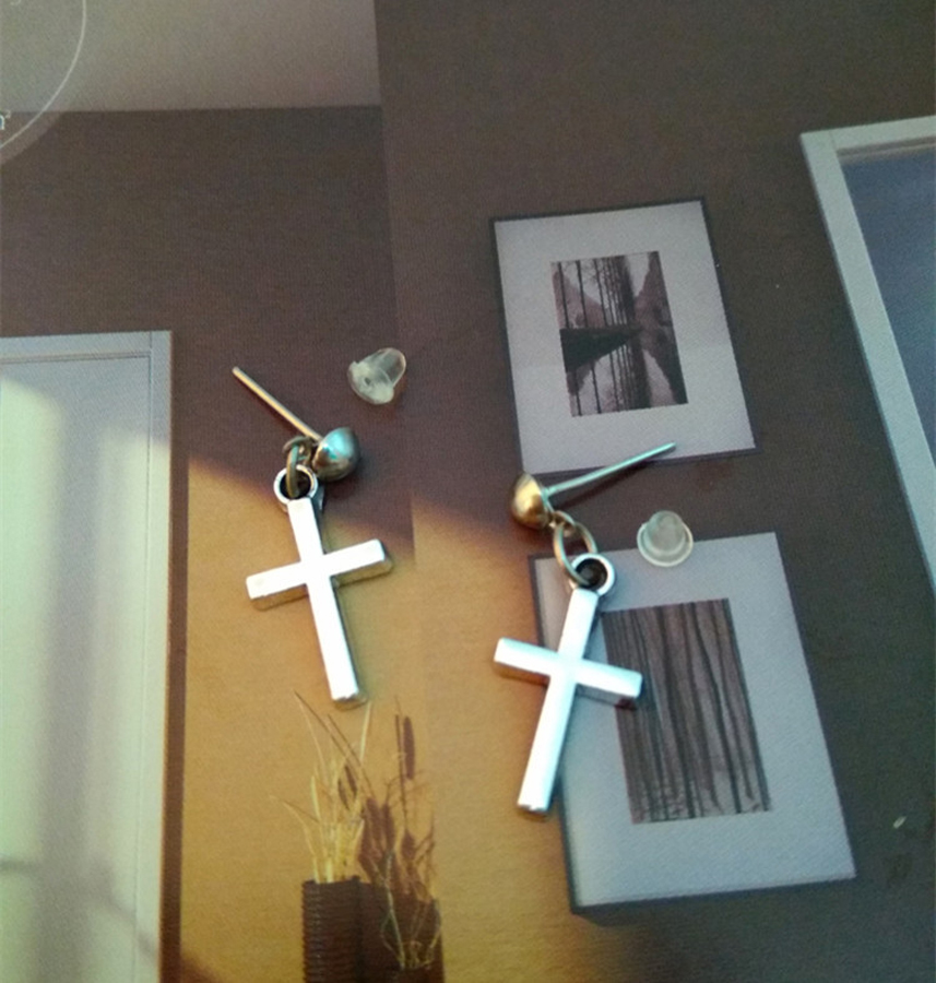 Bông tai thánh giá idol G-Dragon 1 bên cá tính