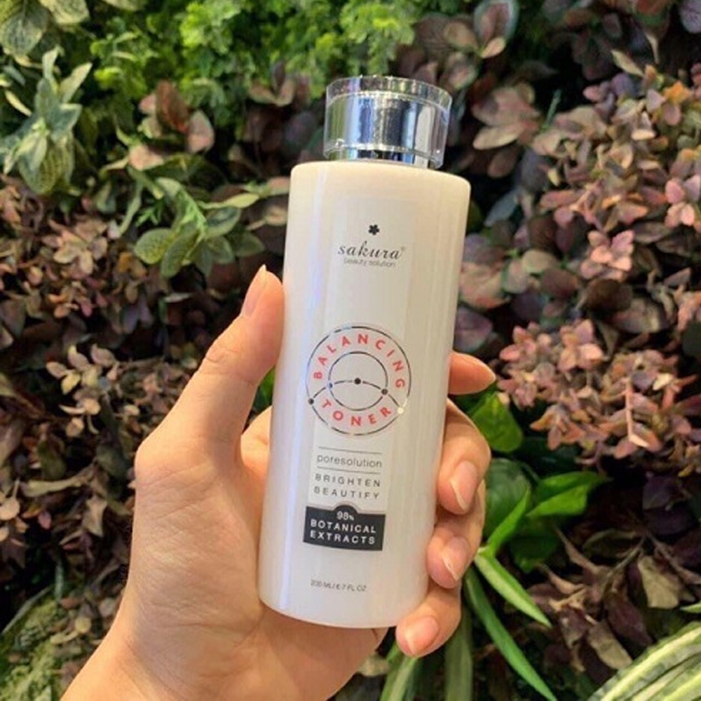 Toner nước cân bằng da Sakura Balancing Toner 200ml