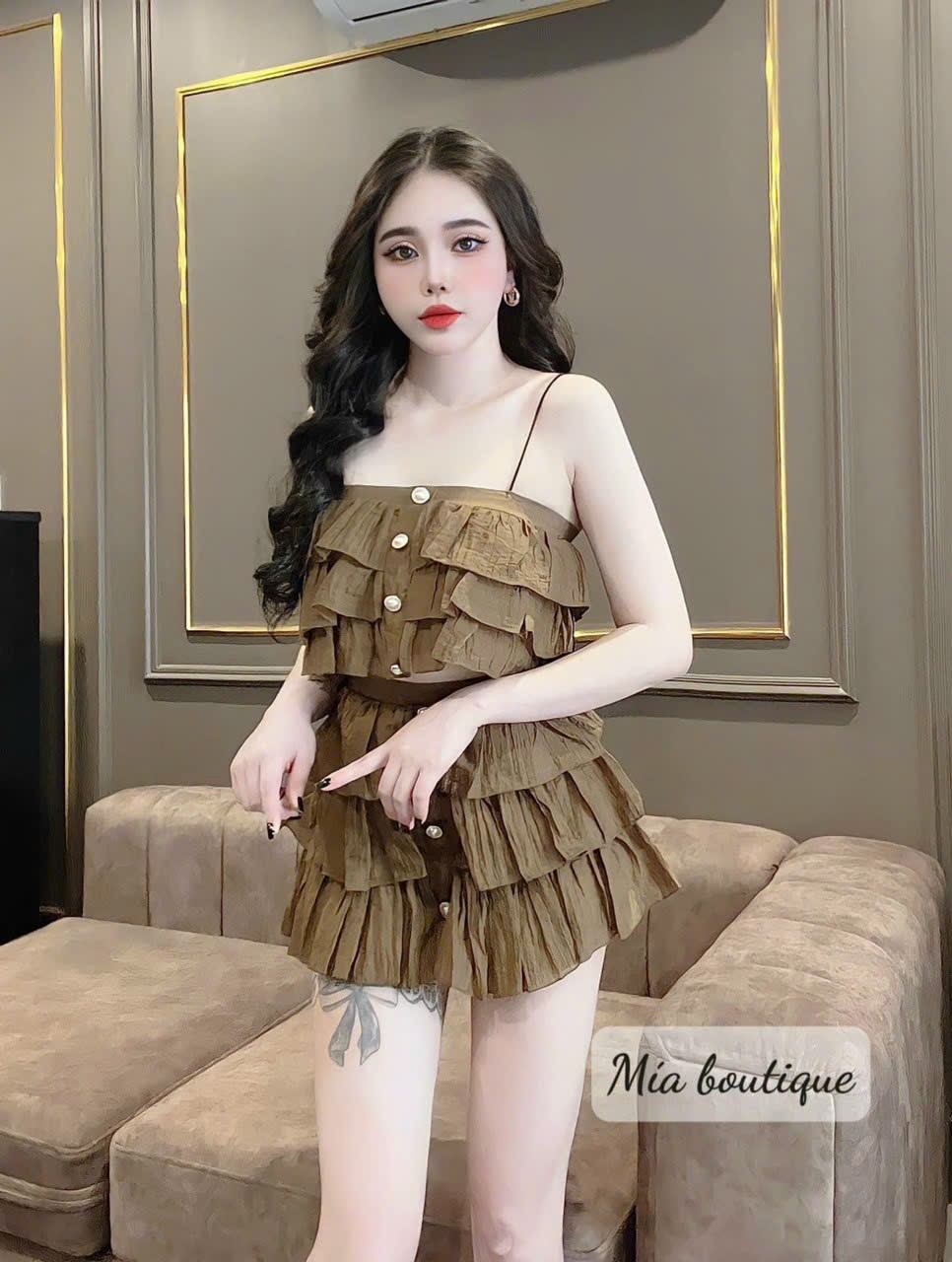 Set áo hai dây và chân váy bèo trẻ trung màu đen trắng kem